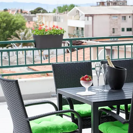 Modern Pjero * Makarska