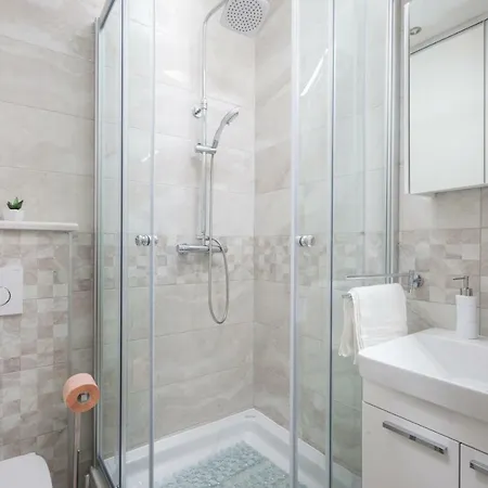 Modern Pjero * Makarska