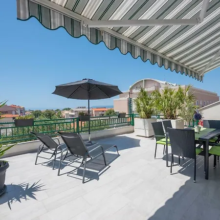 Modern Pjero * Makarska