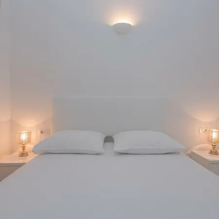 Modern Pjero * Makarska