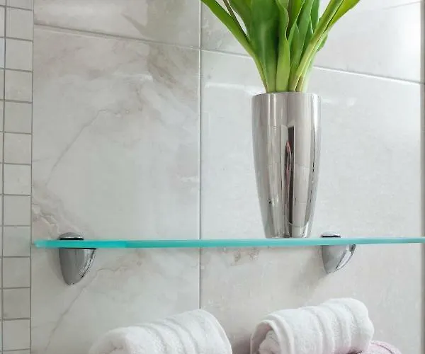 Modern Pjero Makarska