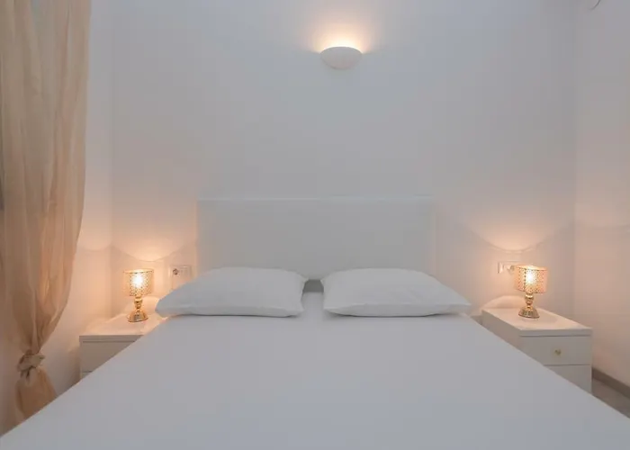 Modern Pjero * Makarska