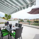 Modern Pjero