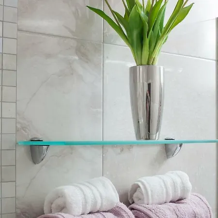 Modern Pjero Макарска