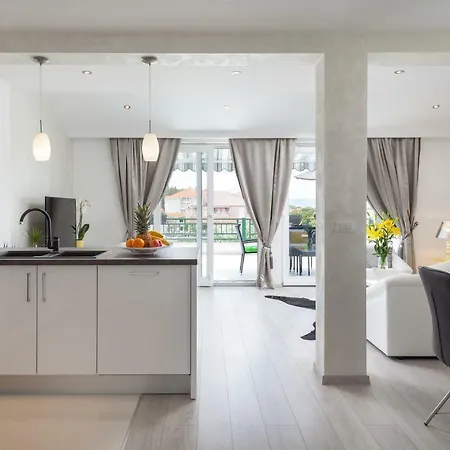 Modern Pjero 마카르스카