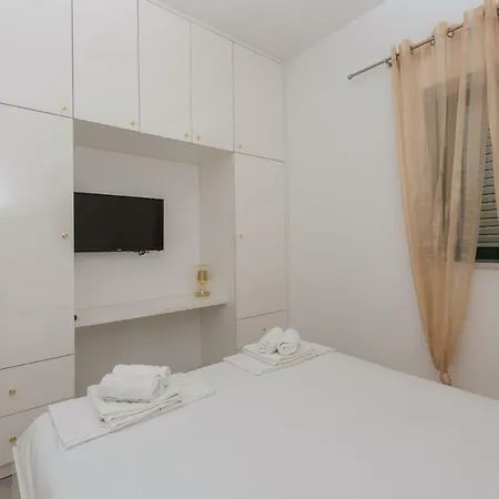 Apartment Modern Pjero *